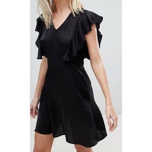HOST PICK 💕 Ruffle shoulder skater dress